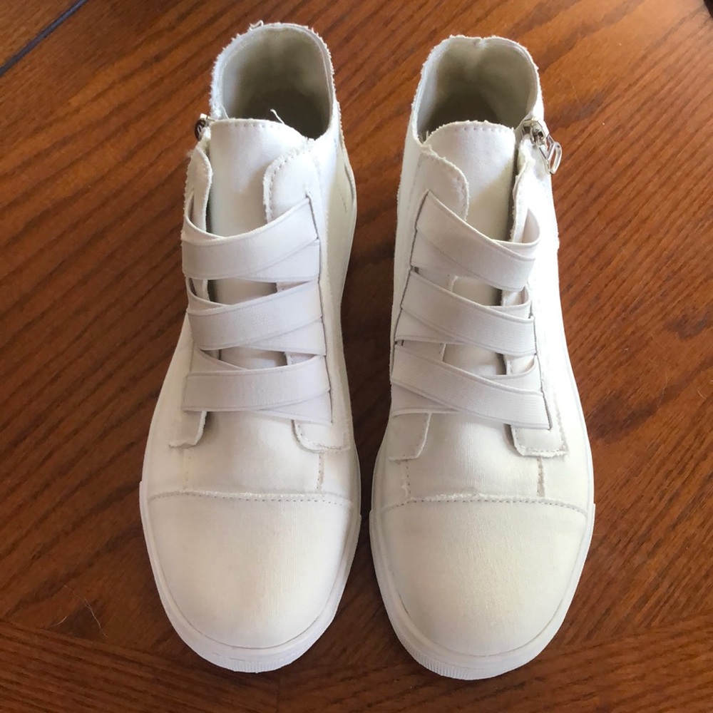 White ankle high sneakers